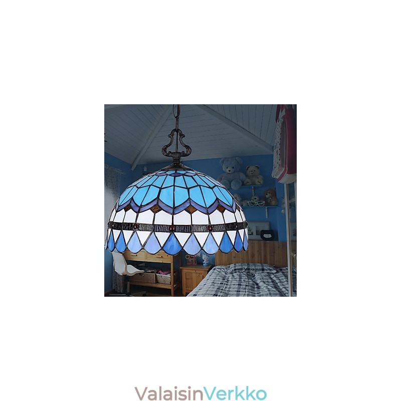 Euroopan maaseudun luovan taiteen lasimaalaukset, jotka palauttavat muinaisia tapoja Lampun valo