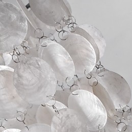 Moderni nykyaikainen minityylinen kromiriippuvalaisin