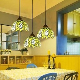 Euroopan maaseudun luovan taiteen lasimaalaukset, jotka palauttavat muinaisia tapoja Lampun valo