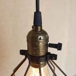 Amerikan maaseututeollisuus solmi Creativen pienen liesiraudan kattokruunun yhden pään