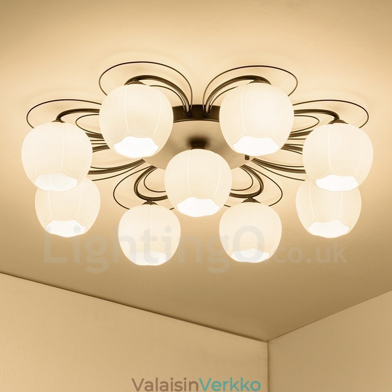 9 Vaalea maalaismainen Lodge-integroitu kattokruunu