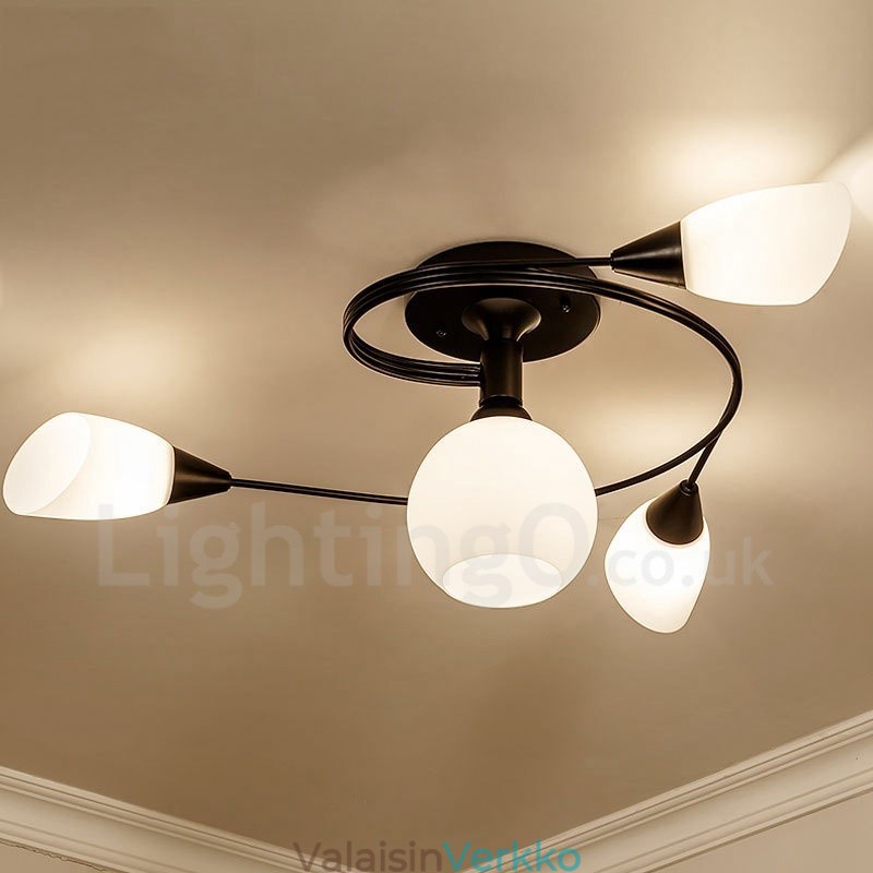 4 kevyttä rustiikkimaista lodgea integroitu kattokruunu lasivarjostimella