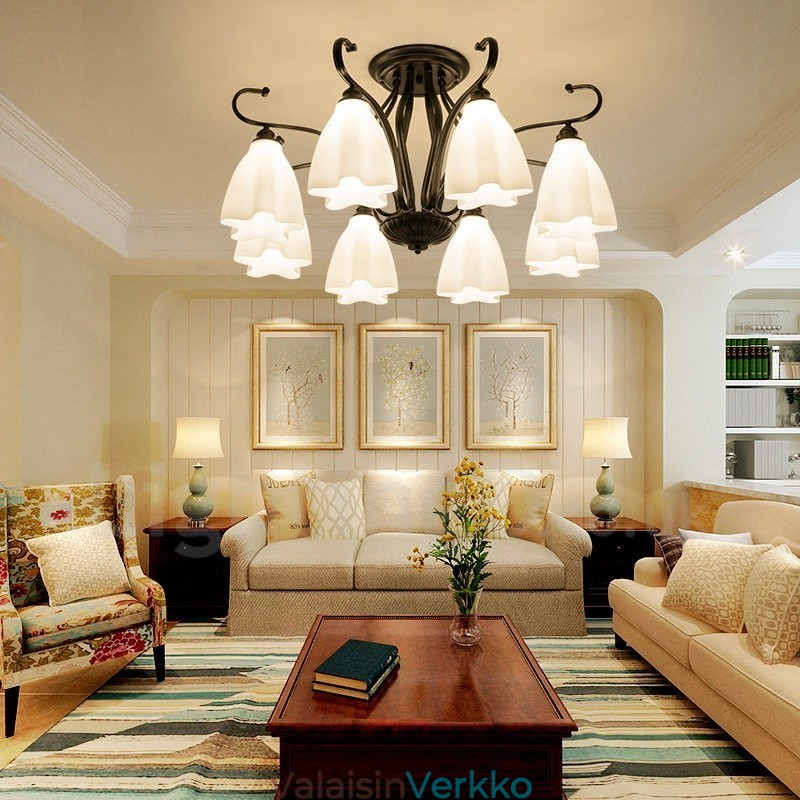 8 Vaalea maalaismainen Lodge integroitu kattokruunu