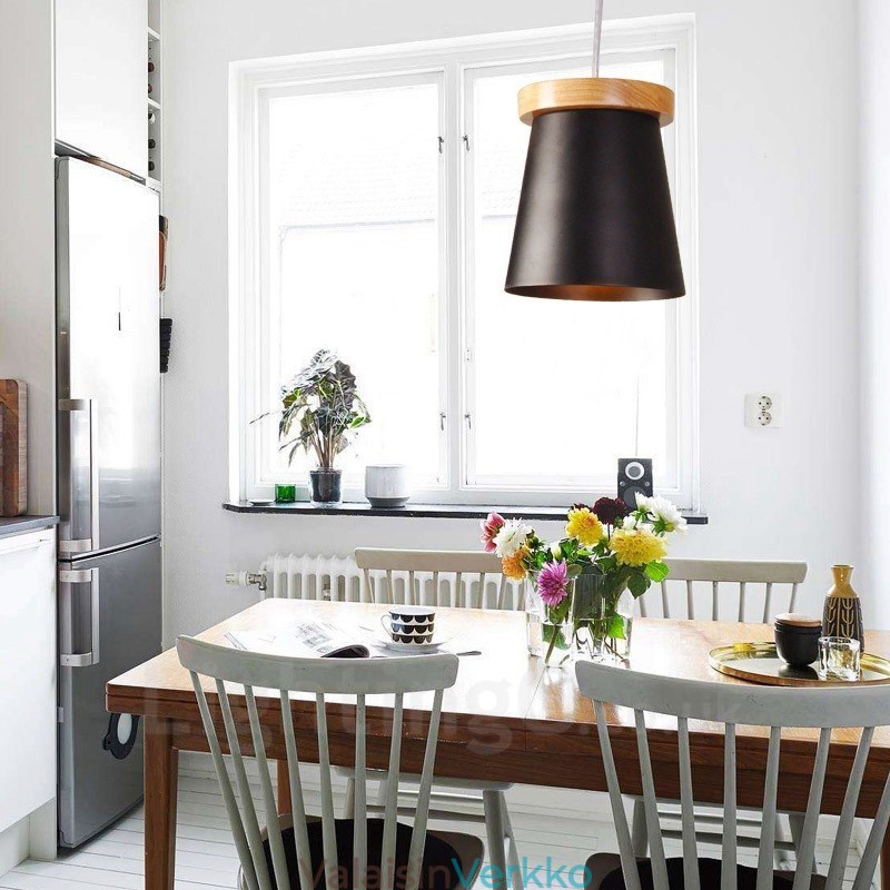 1 Vaalea puu Moderni nykyaikainen pohjoismainen riippuvalaisin rautavarjostimella