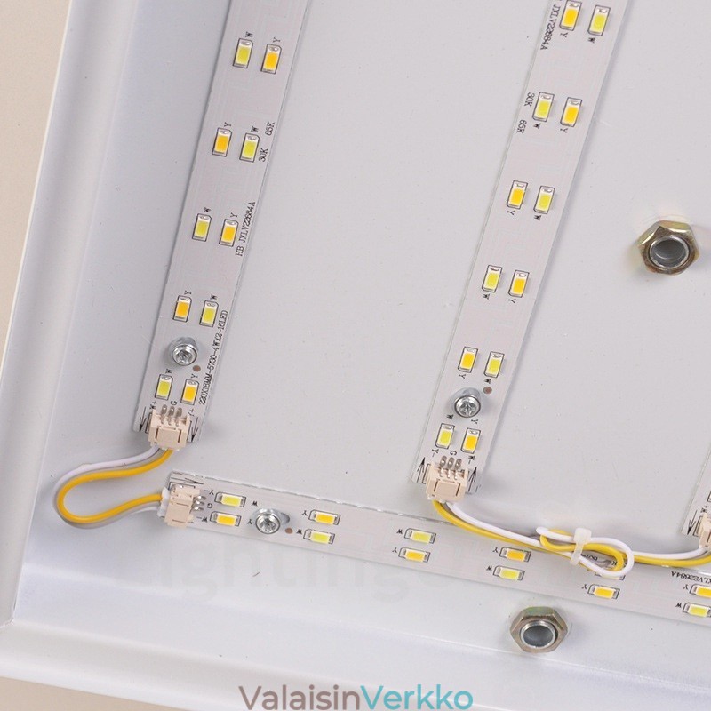 Modernit ja nykyaikaiset pohjoismaiset uppoasennettavat kattovalaisimet akryylivarjostimella