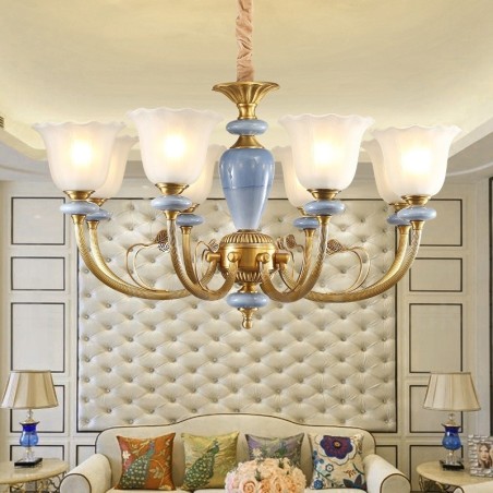 8 Kevyt Retro Rustic Luxury messinkiriippuvalaisin kattokruunu lasivarjostimella 8 Kevyt Retro Rustic Luxury messinkiriippuvalaisin kattokruunu lasivarjostimella