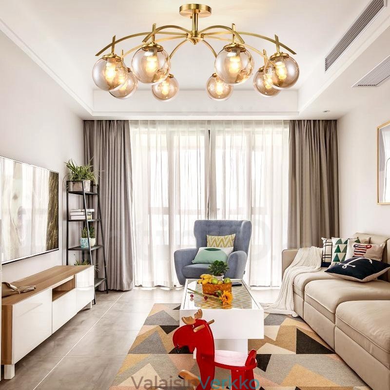 8 Kevyt Retro Rustic Luxury messinkiriippuvalaisinkruunu lasivarjostimella