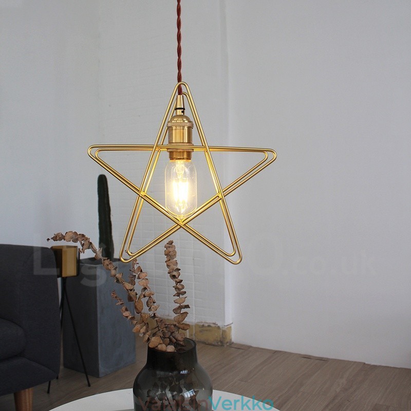 Moderni nykyaikainen 1 kevyt messinkiriippuvalaisin varjostimella