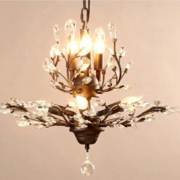 8 Vaalea maalaistyylinen kattokruunu