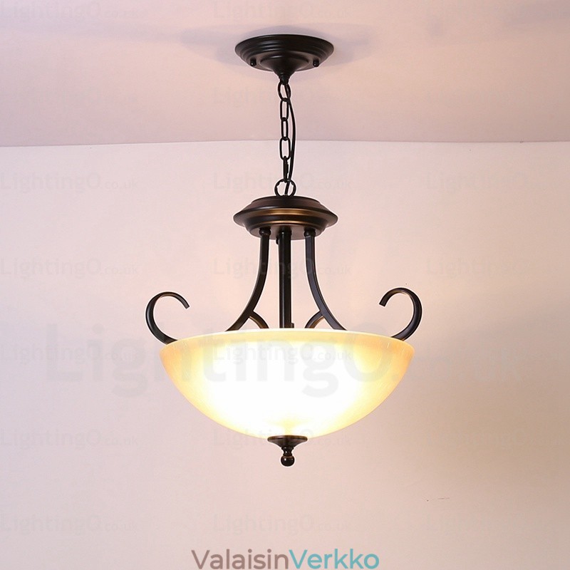 3 kevyt maalaismainen kattovalaisin lasivarjostimella