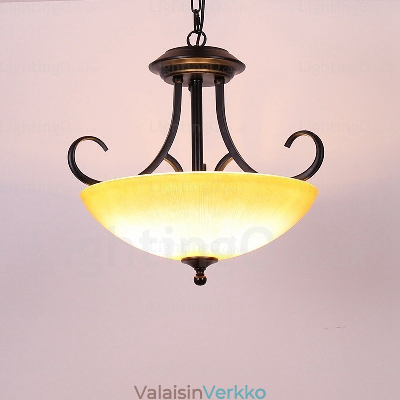 3 kevyt maalaismainen kattovalaisin lasivarjostimella