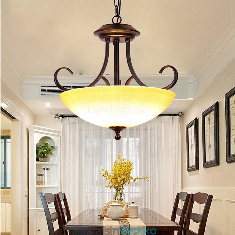 3 kevyt maalaismainen kattovalaisin lasivarjostimella