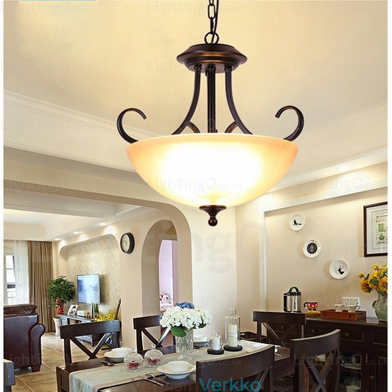 3 kevyt maalaismainen kattovalaisin lasivarjostimella