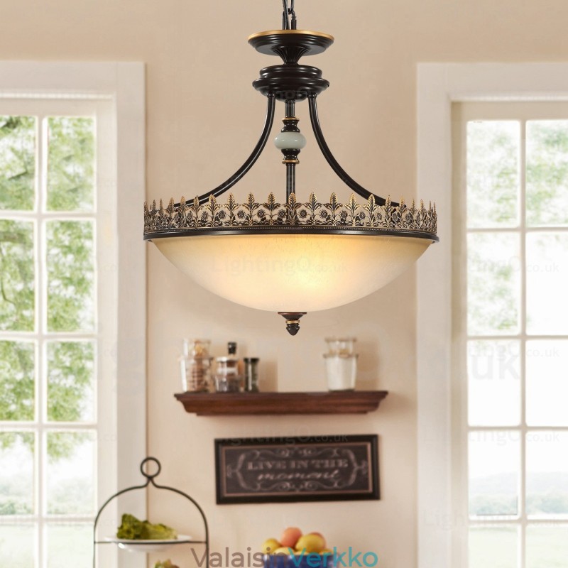 3 kevyt maalaismainen kattovalaisin lasivarjostimella