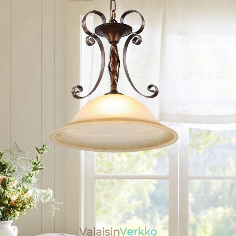 1 kevyt maalaismainen kattovalaisin lasivarjostimella