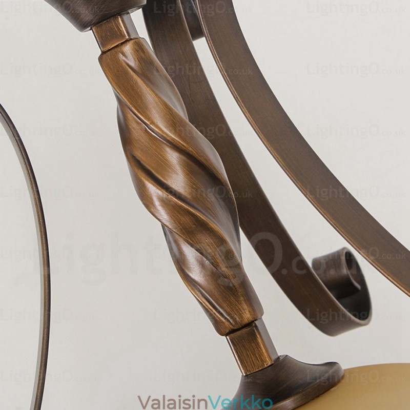 1 kevyt maalaismainen kattovalaisin lasivarjostimella