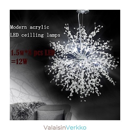 Kattokruunu-riippuvalaisin jäljittelee Crystal Globea Kattokruunu-riippuvalaisin jäljittelee Crystal Globea