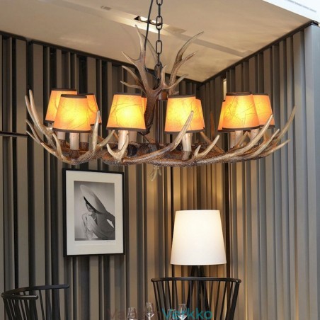 Retro Antler antiikkinen kattokruunu varjostimilla Retro Antler antiikkinen kattokruunu varjostimilla