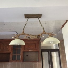 2 Vaaleanruskea maalaismainen taiteellinen Retro Antler Antler riippuvalaisin lasivarjostimella