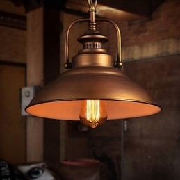 Retro-riippuvalaisin metallisella sateenvarjovarjolla vanhan tehtaan tyyliin