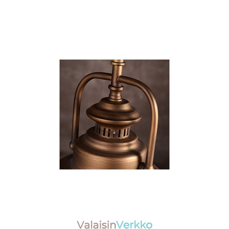Retro-riippuvalaisin metallisella sateenvarjovarjolla vanhan tehtaan tyyliin