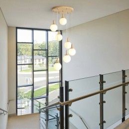 Japanilainen puinen riippuvalaisin pohjoismainen lasiriippuvalaisin