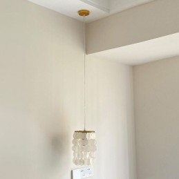 Moderni Capiz-riippuvalaisin Nykyaikainen miniriippuva kattovalaisin ruokailutila