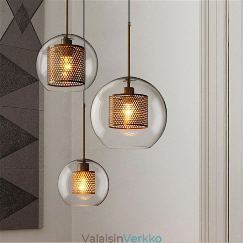 Minimalistinen lasiriippuvalaisin 3 valon kattovalaisin