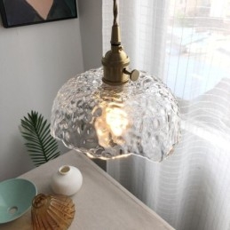 Epäsäännöllinen messinkilasiriippuvalaisin vasaralasikattovalaisin