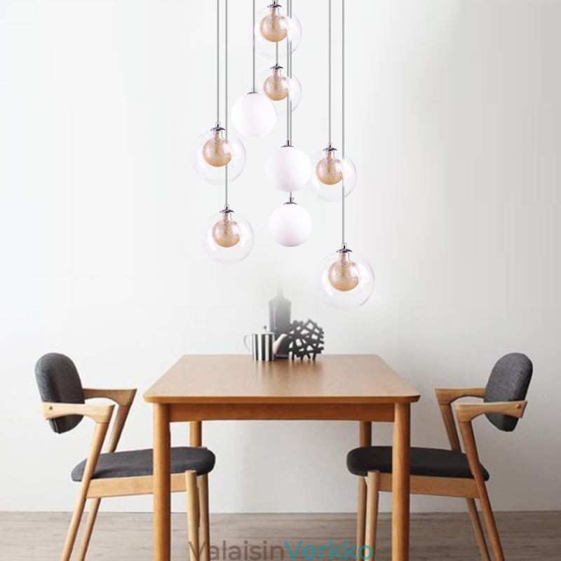 Riippuvalaisin lasiklusteri kattovalo kultainen nikkeliharjattu + maitomainen lasipallo