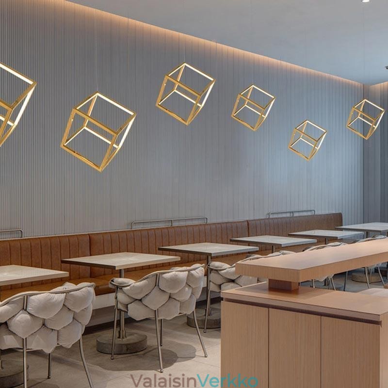 Postmoderni riippuvalaisin Geometrinen kultainen riippuvalaisin