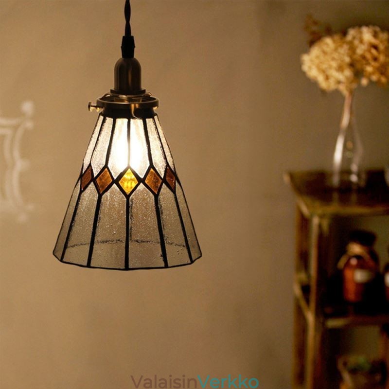 Maalaistyylinen kattovalo Riippuvalaisin lasimaalauksille