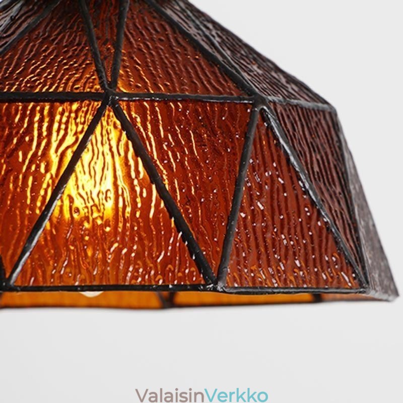Geometrinen lasimaalaukset riippuvalaisin