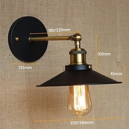 Retro-minimalistinen teollisuustyylinen huvila kirkon edessä sateenvarjo musta mekko koristeltu seinä