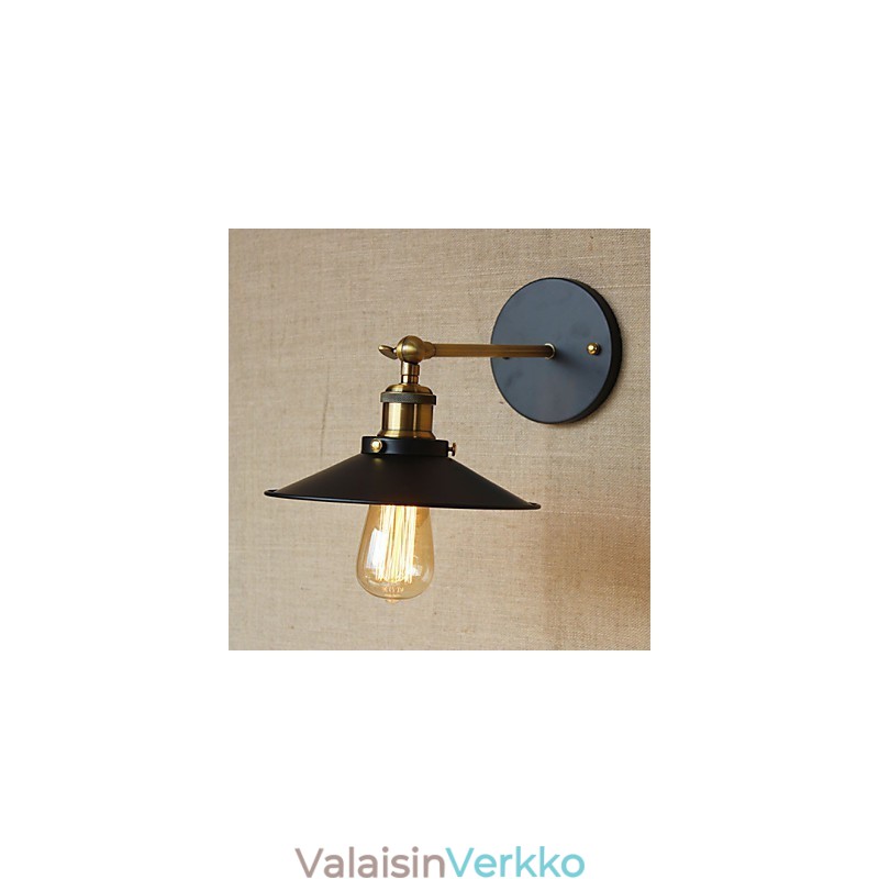 Retro-minimalistinen teollisuustyylinen huvila kirkon edessä sateenvarjo musta mekko koristeltu seinä