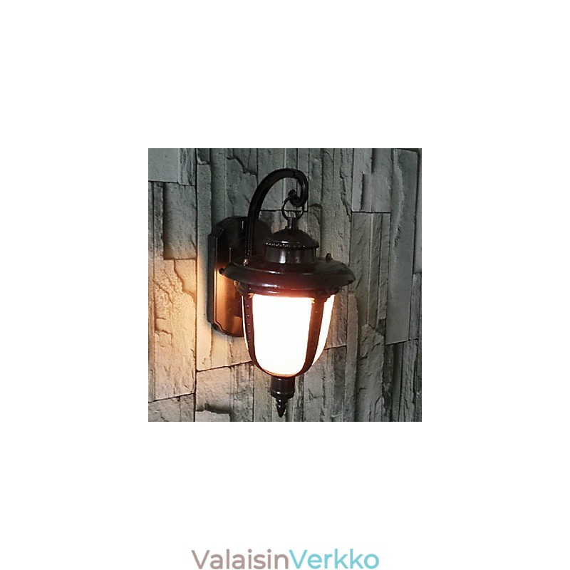 Perinteiset klassiset metalliset ulkoseinävalot