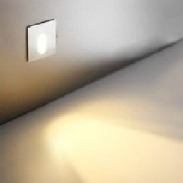 Minityyliset seinävalaisimet modernia nykymetallia