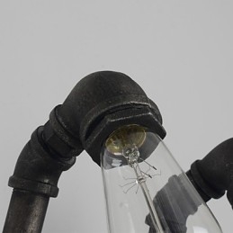 Retro metalliseinävalaisin kahvilaan