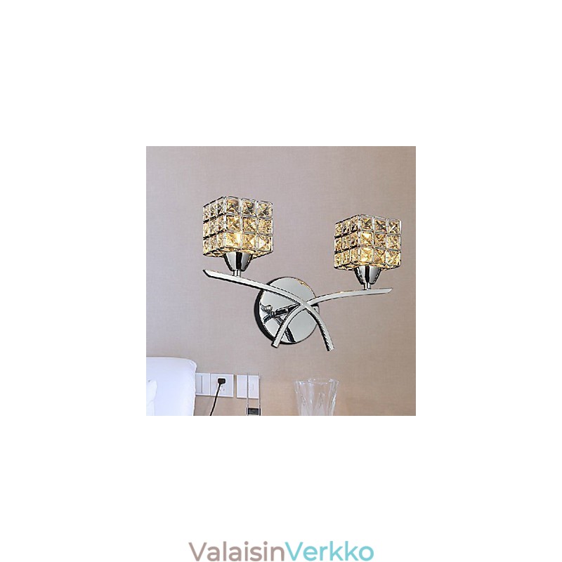 Moderni kristalliseinävalaisin kahdessa valossa