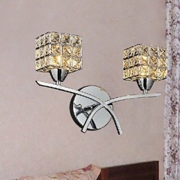 Moderni kristalliseinävalaisin kahdessa valossa