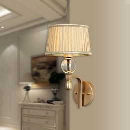Minityyliset seinävalaisimet modernia nykymetallia