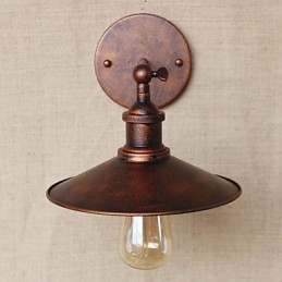 Minimalistinen teollisuustyylinen huvila kirkon käytävän edessä Nostalginen sateenvarjo Punainen pronssi koristeellinen seinävalaisin