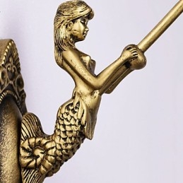 Eurooppalaiset Välimeren alueen maaseudun luovat takorautaiset seinävalaisimet