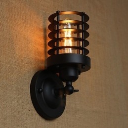 Retro yksinkertainen tyylikäs musta sängyn vieressä käytävä portaat parvekkeen koristeellinen seinävalaisin