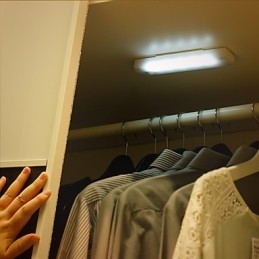 Ihmiskehon induktio tahmeana Ambry Ultra Thin Plate Light -kenkävalo Yövalo seinävalaisin