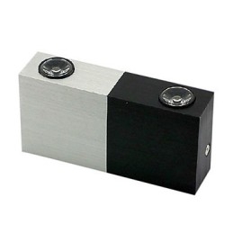 Moderni seinävalaisin puolihopealla puolimustalla Chic Design Cubic Body -runko 2 s