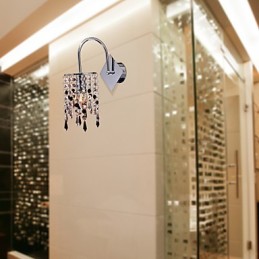 Seinävalaisin tyylikkäällä kristallipisaralla