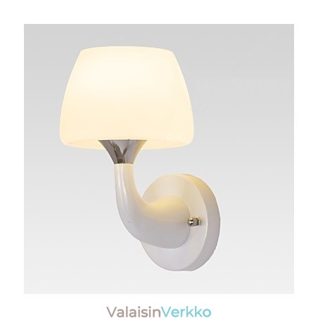 Metallinen moderni nykyaikainen uppoasennettava ja kattoon tarkoitettu hugger-valo, jossa on seinävalaisimet