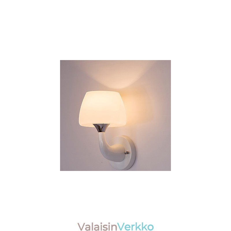 Metallinen moderni nykyaikainen uppoasennettava ja kattoon tarkoitettu hugger-valo, jossa on seinävalaisimet