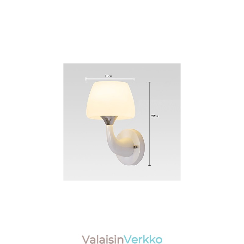 Metallinen moderni nykyaikainen uppoasennettava ja kattoon tarkoitettu hugger-valo, jossa on seinävalaisimet